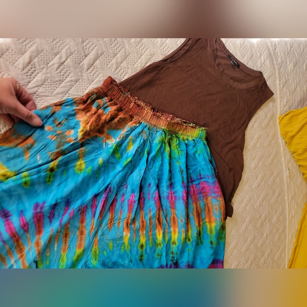 Vintage Tie-Dye Harem Pants With Brown Cropped Tank (2 Piece Bundle) - Picture 2 of 6